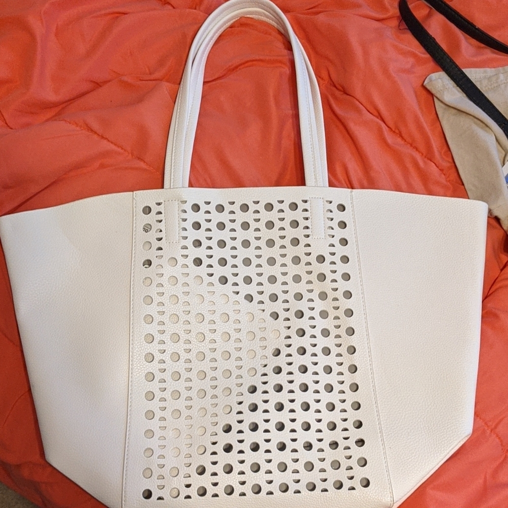 White tote with wristlet